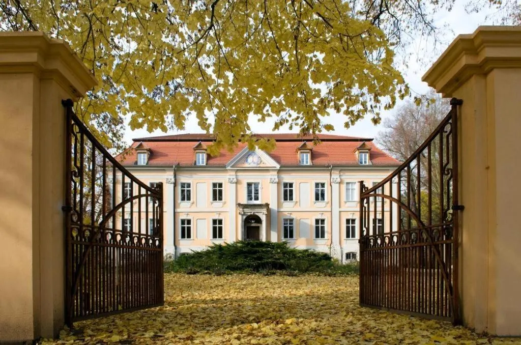 Building hotel Schloss Stülpe