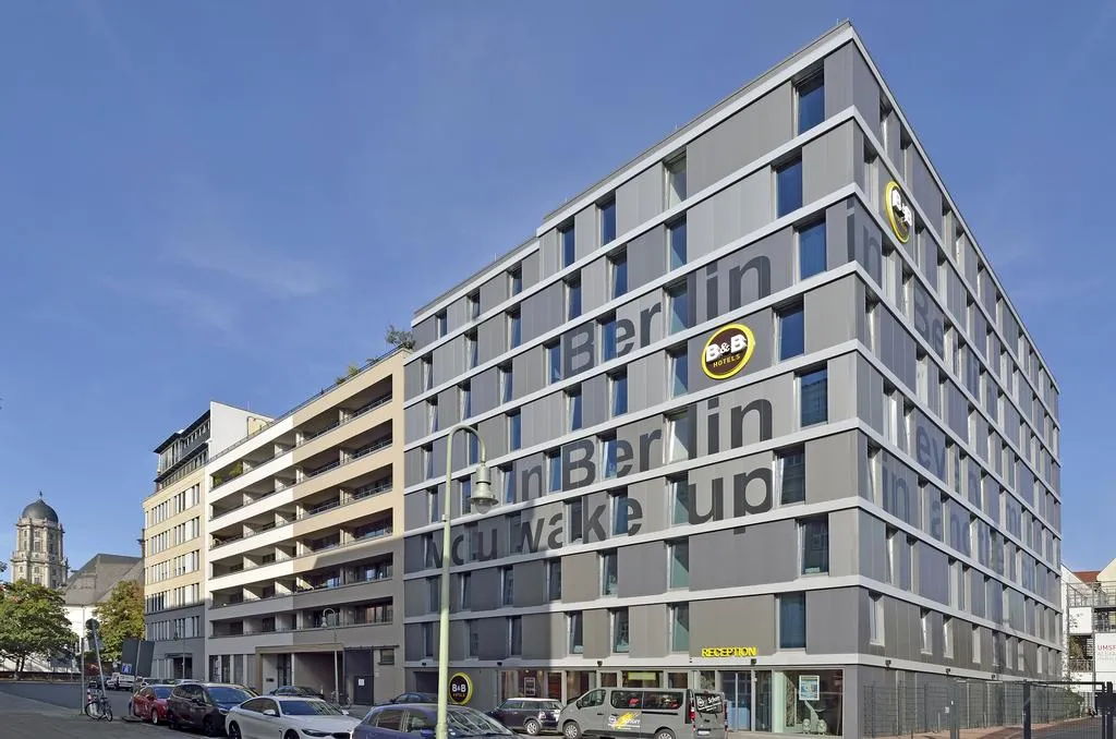 Building hotel B&B Hotel Berlin-Alexanderplatz