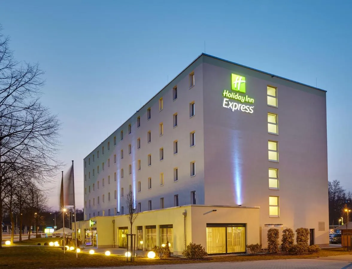 Building hotel Holiday Inn Express Neunkirchen