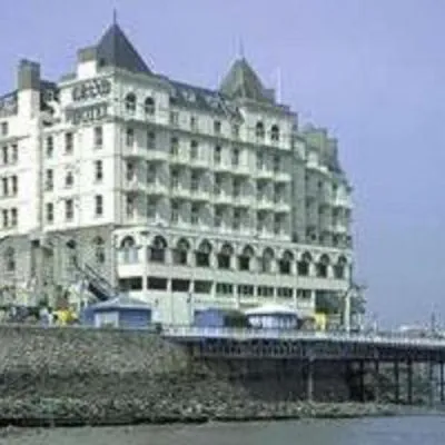Building hotel The Grand Hotel