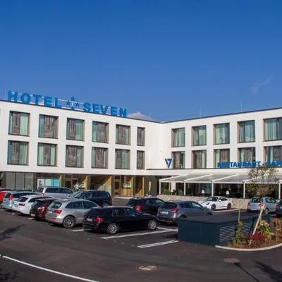 Building hotel Hotel Seven