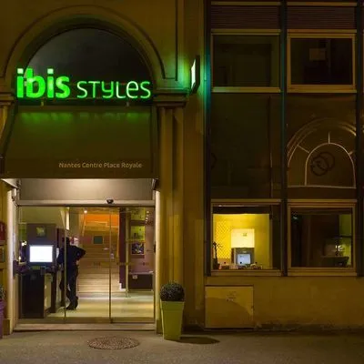 Building hotel ibis Styles Nantes Centre Place Royale