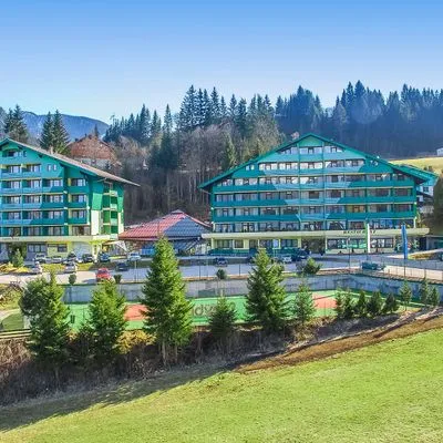 Building hotel Alpine Club