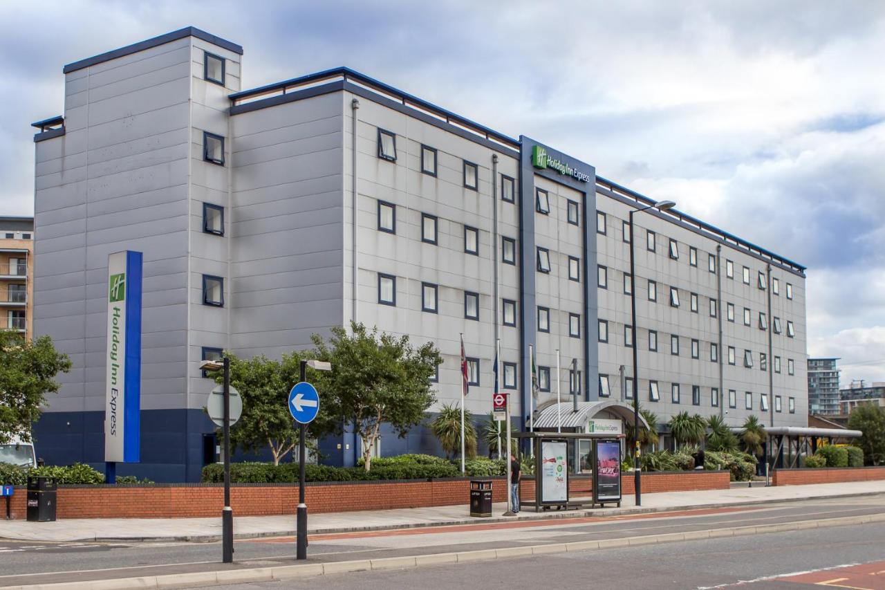 Building hotel Holiday Inn Express London-Royal Docks Docklands