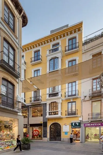 Building hotel Room Mate Leo