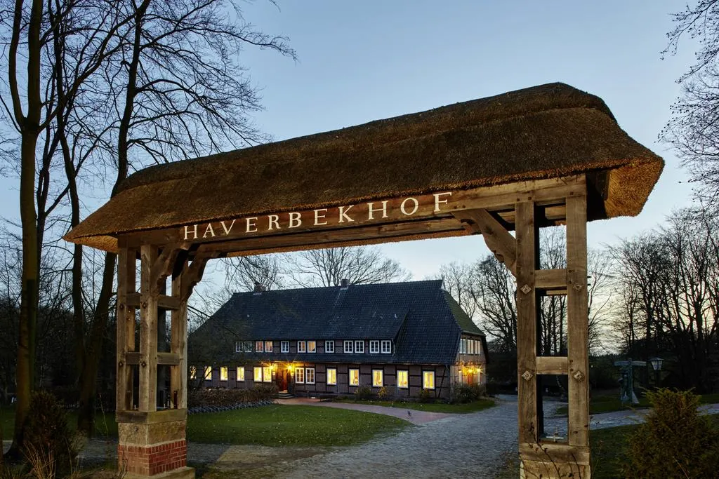 Building hotel Landhaus Haverbeckhof
