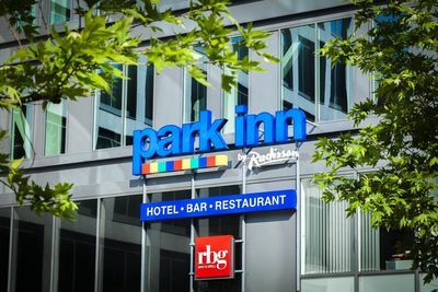 Building hotel Park Inn by Radisson Brussels Midi