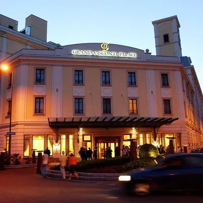 Building hotel Grand Visconti Palace