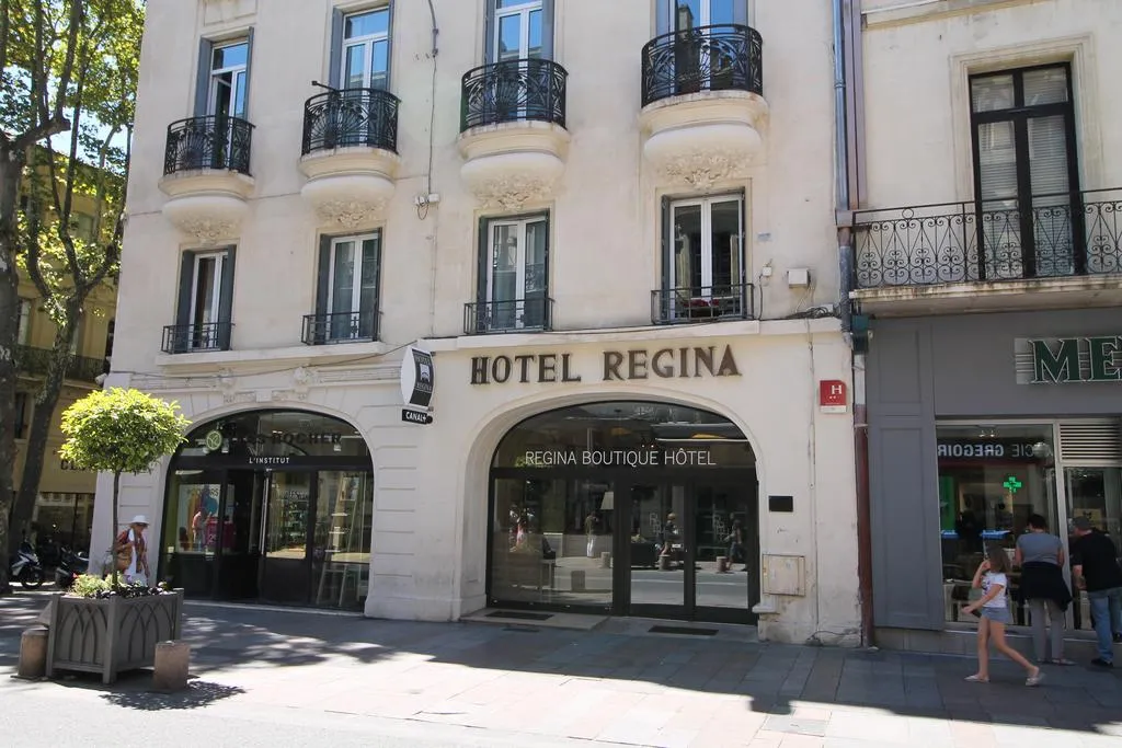 Building hotel Regina Hotel Avignon
