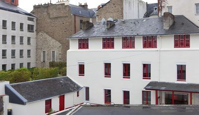 Building hotel Logis - Le Chateaubriand