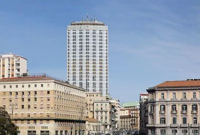 Building hotel NH Napoli Panorama