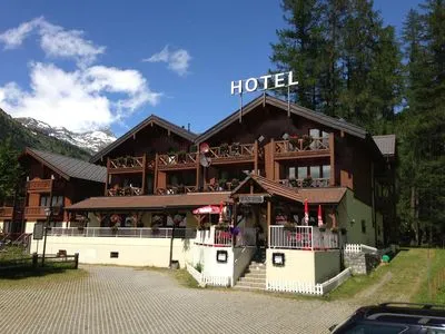 Hotel dell'edificio Hotel Alpenhof Oberwald