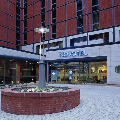 Building hotel Novotel Leeds Centre