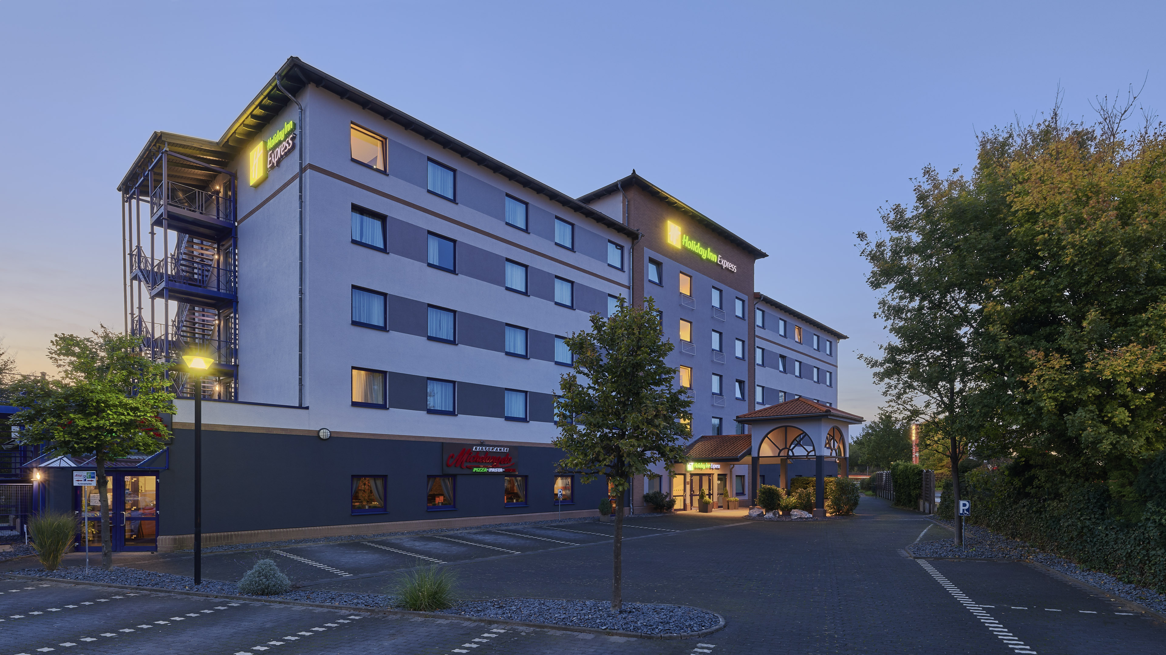 Building hotel Holiday Inn Express Köln-Troisdorf