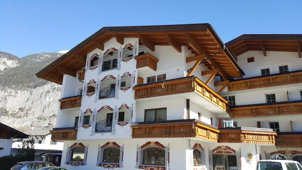 Building hotel Alpenhotel Gurgltalblick