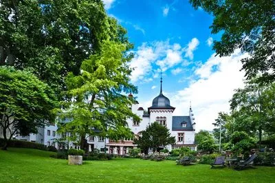 Building hotel Kronenschlösschen