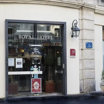 Building hotel Royal Hôtel