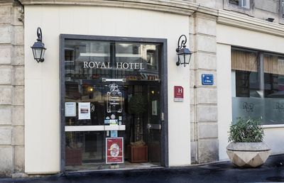 Building hotel Royal Hôtel