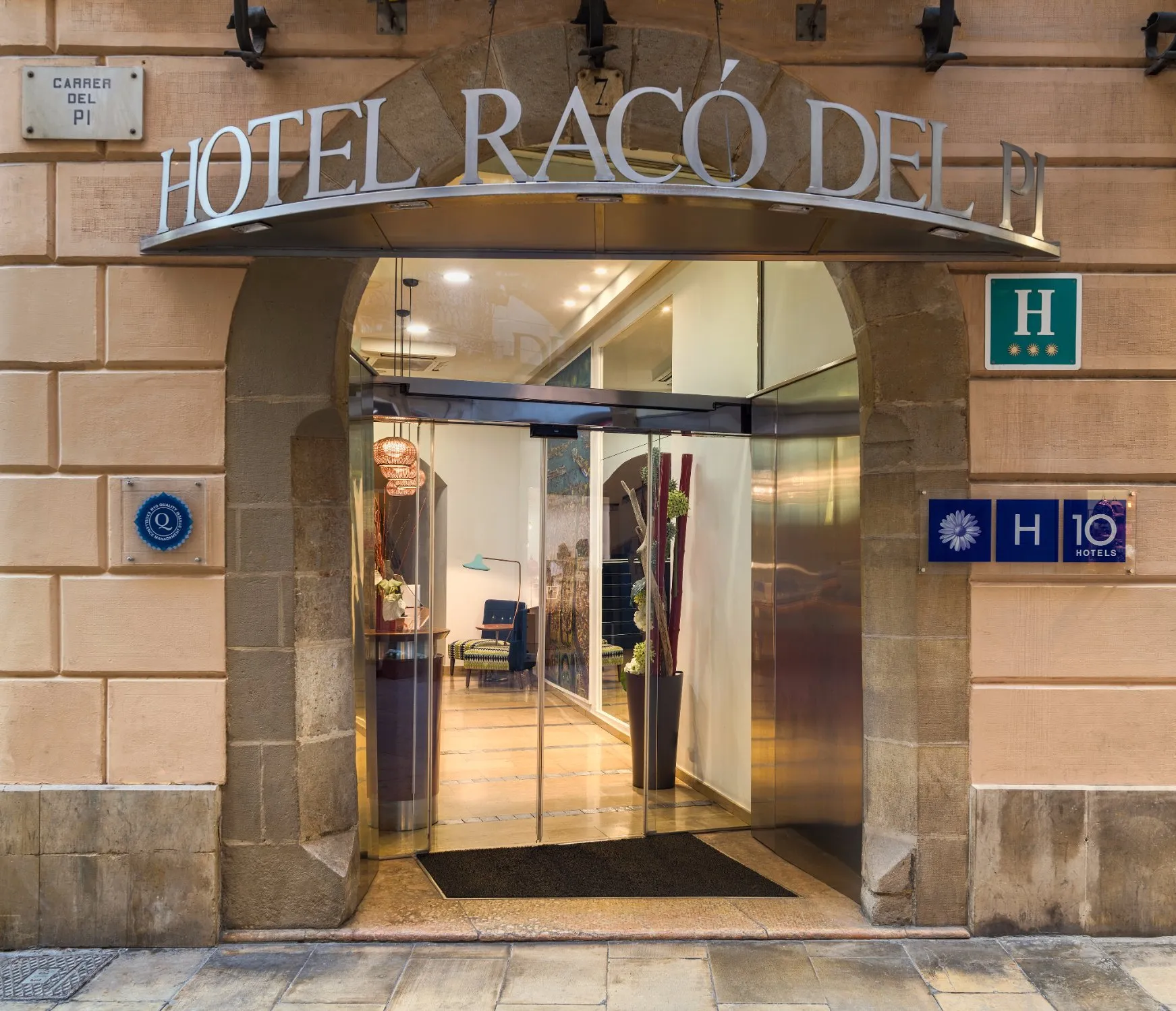 Building hotel H10 Raco del Pi