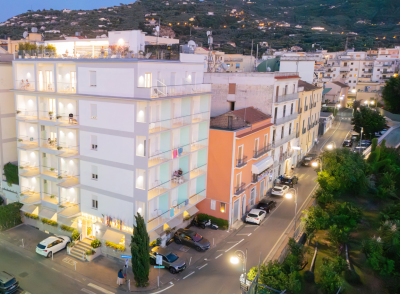 Building hotel La Meridiana