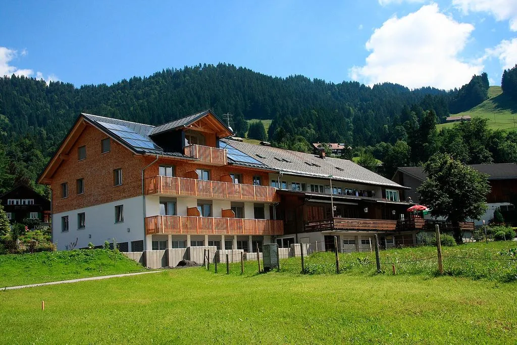 Building hotel Hotel der Hirschen