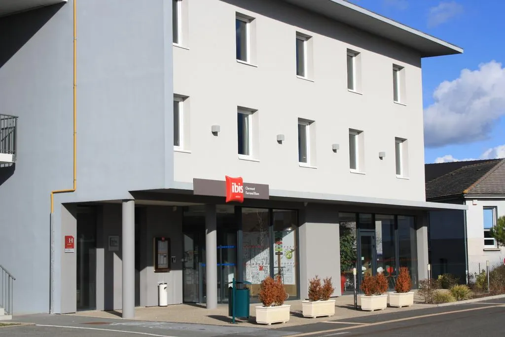 Building hotel ibis Clermont Ferrand Nord Riom