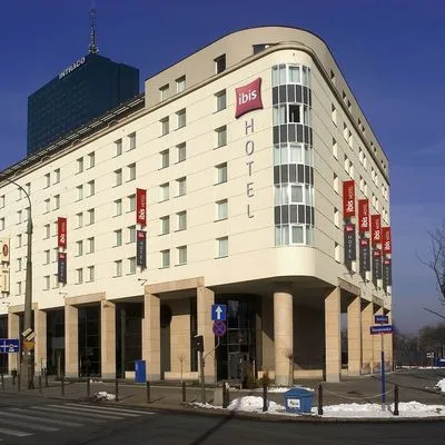 Building hotel Ibis Warszawa Stare Miasto