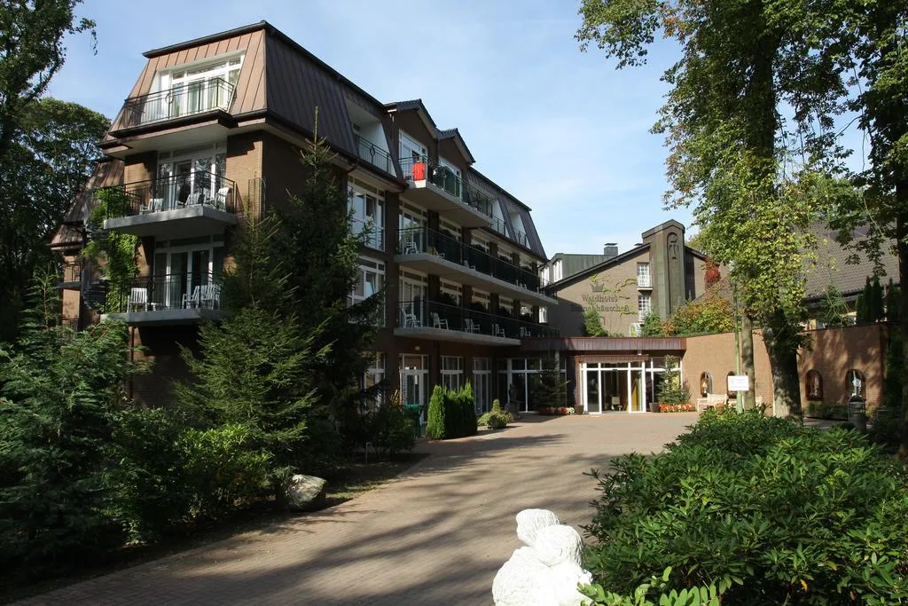 Building hotel Waldhotel Tannenhäuschen