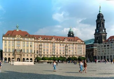 Gebäude von Star G Hotel Premium Dresden Altmarkt