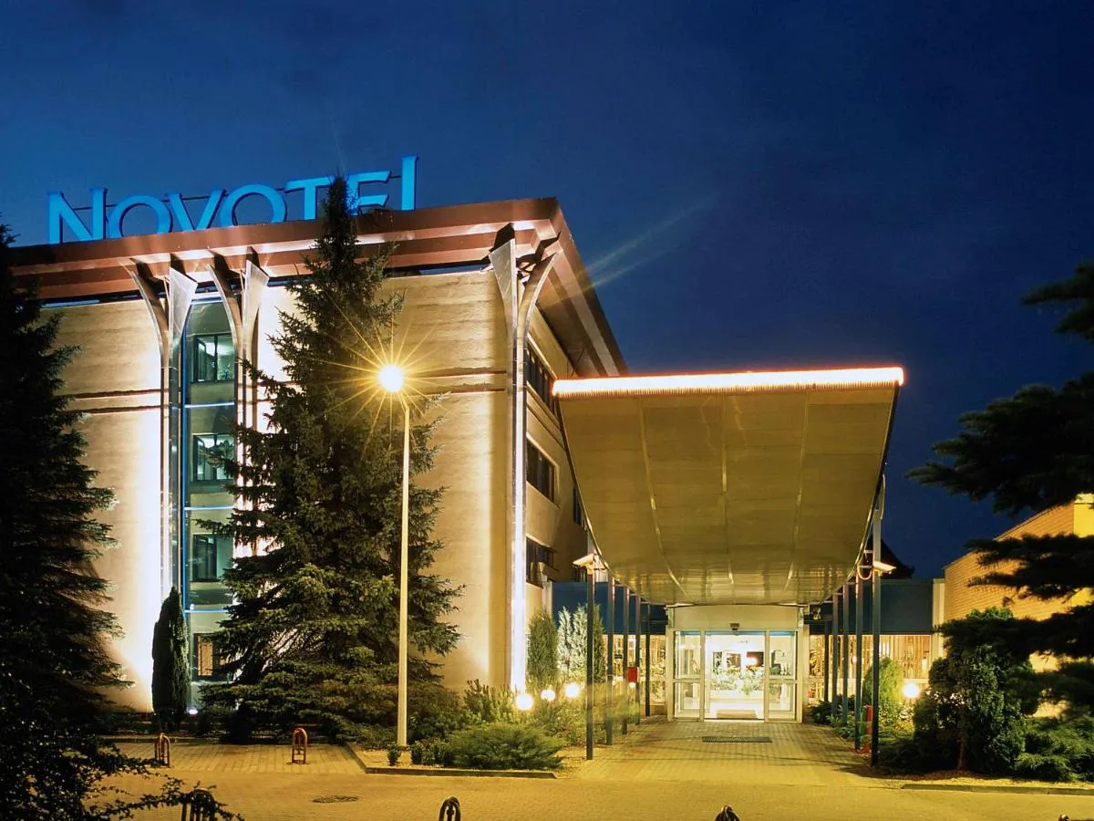 Building hotel Novotel Gdansk Centrum