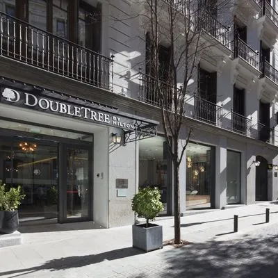 Building hotel Doubletree By Hilton Madrid - Prado