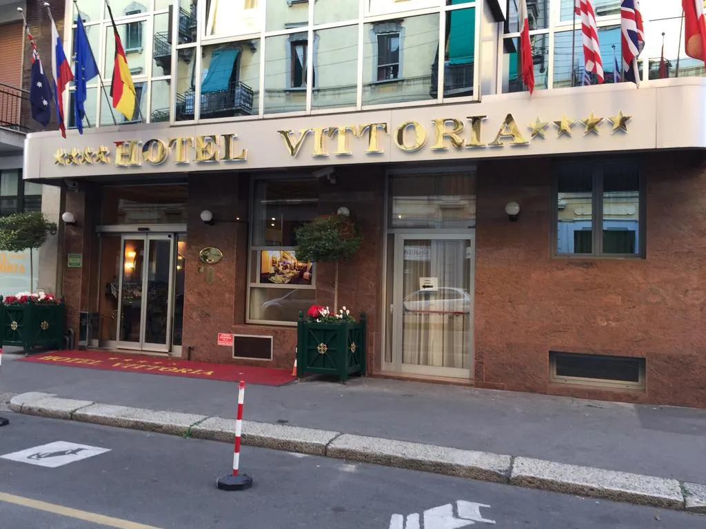 Building hotel Hotel Vittoria Milano