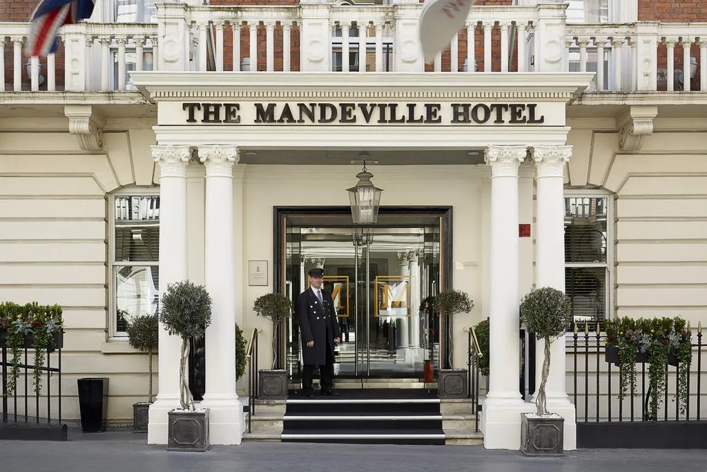 Building hotel The Mandeville Hotel