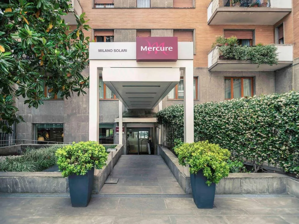 Building hotel Mercure Milano Solari