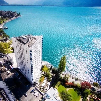 Building hotel Eurotel Montreux
