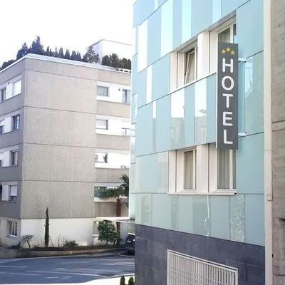 Building hotel Hôtel Bon Port
