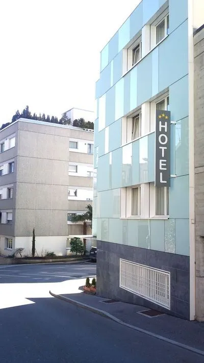 Building hotel Hôtel Bon Port