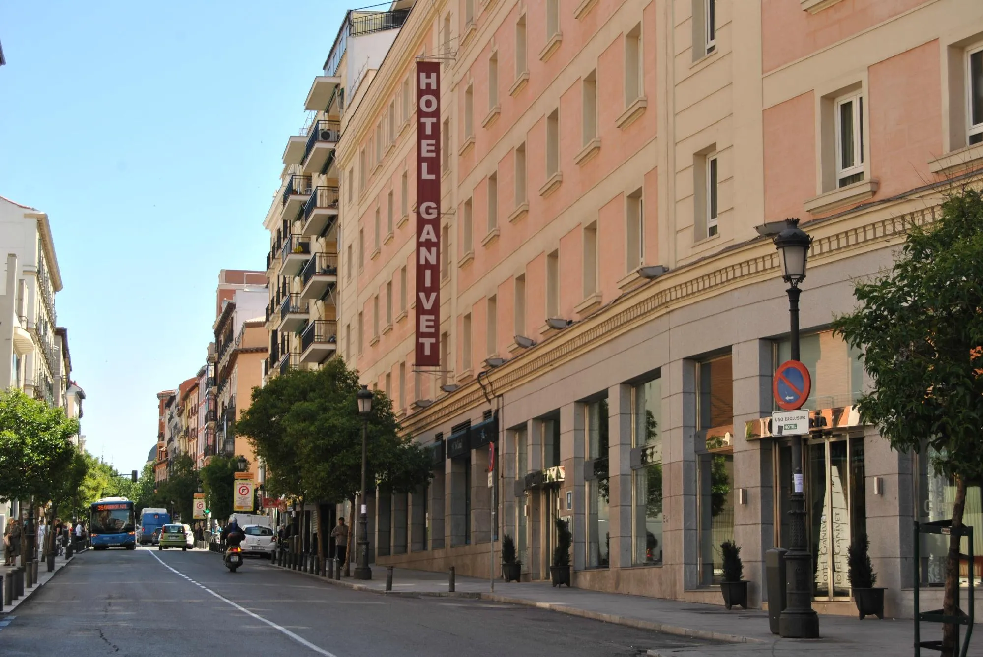 Building hotel Hotel Porcel Ganivet