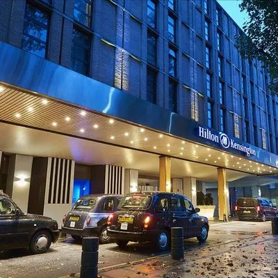 Building hotel Hilton London Kensington