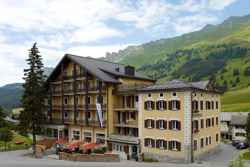 Building hotel Alpina Parpan