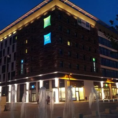 Building hotel ibis budget Nimes Centre Gare
