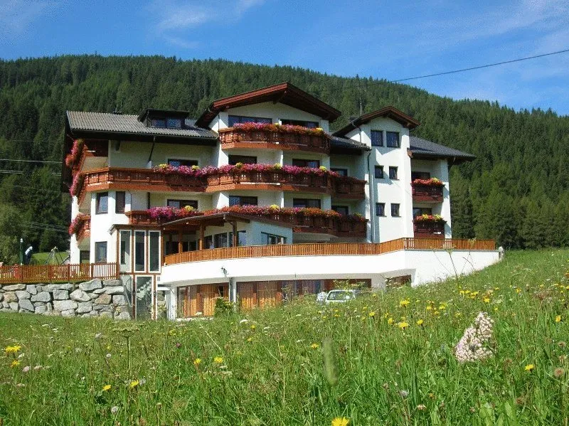 Building hotel Hotel Humlerhof