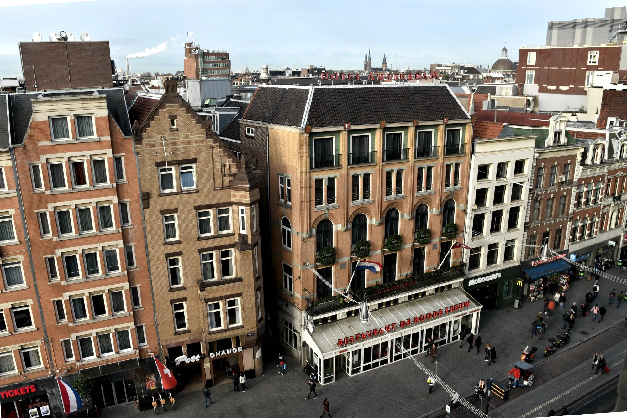 Building hotel Amsterdam De Roode Leeuw