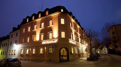 Building hotel Bayerischer Hof