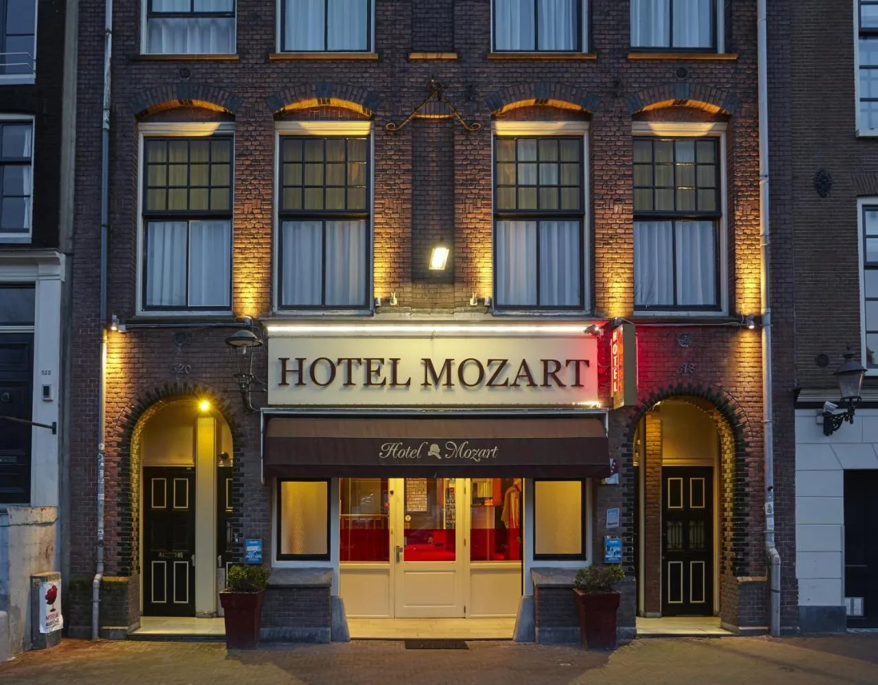 Building hotel Hotel Mozart
