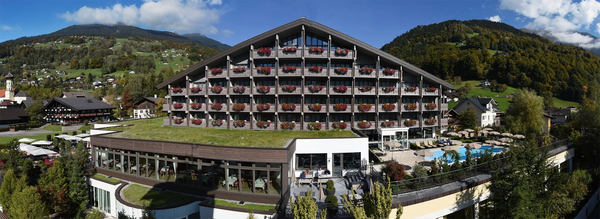 Building hotel Löwen Hotel Montafon