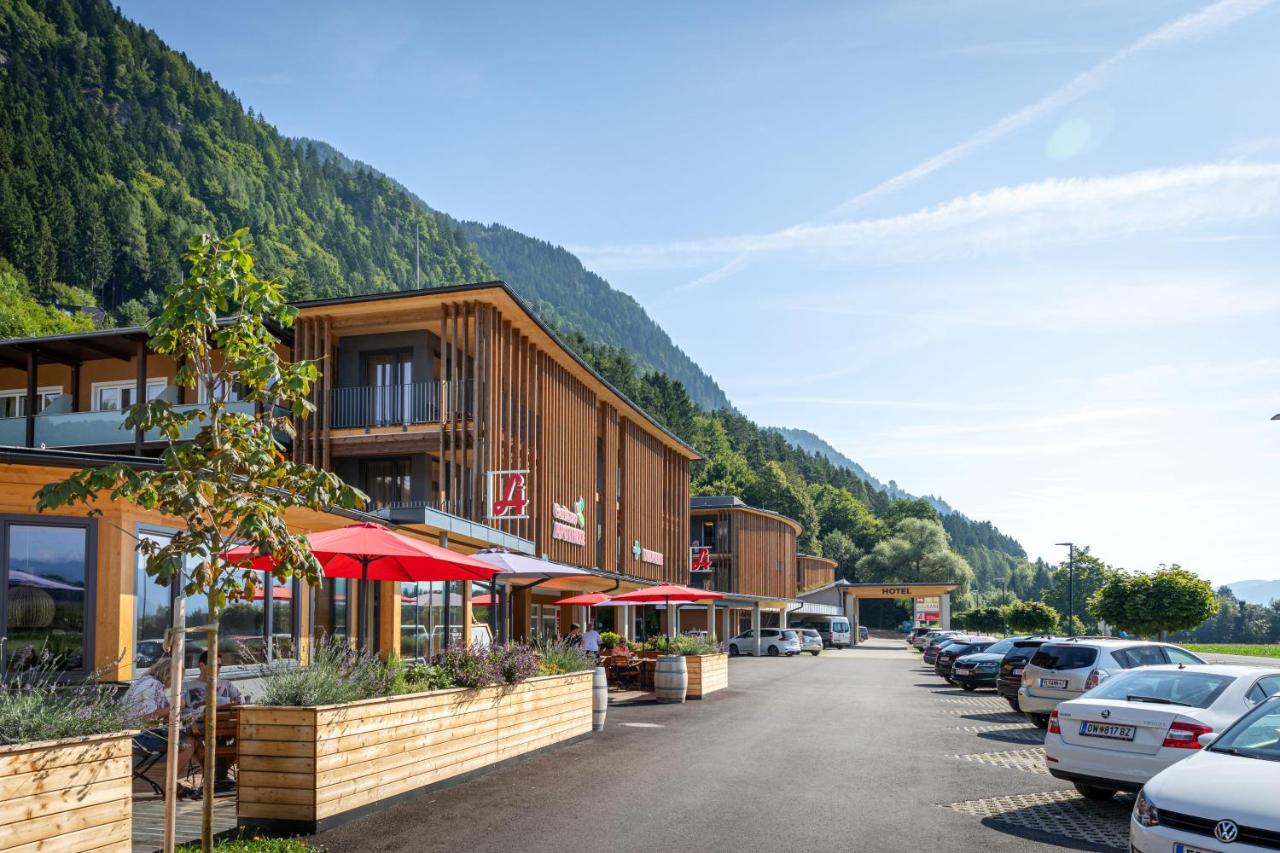 Building hotel Hotel eduCARE