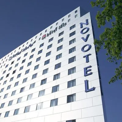 Building hotel Novotel Bern Expo