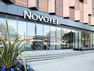 Building hotel Novotel London Wembley