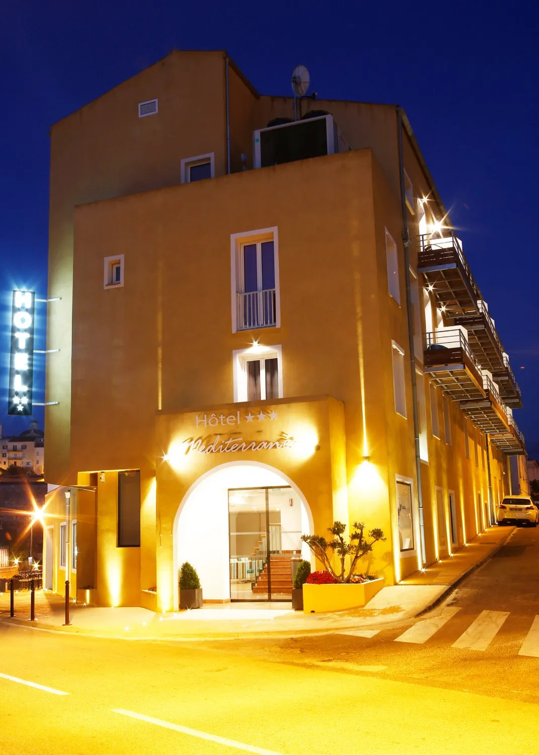 Building hotel Méditerranée